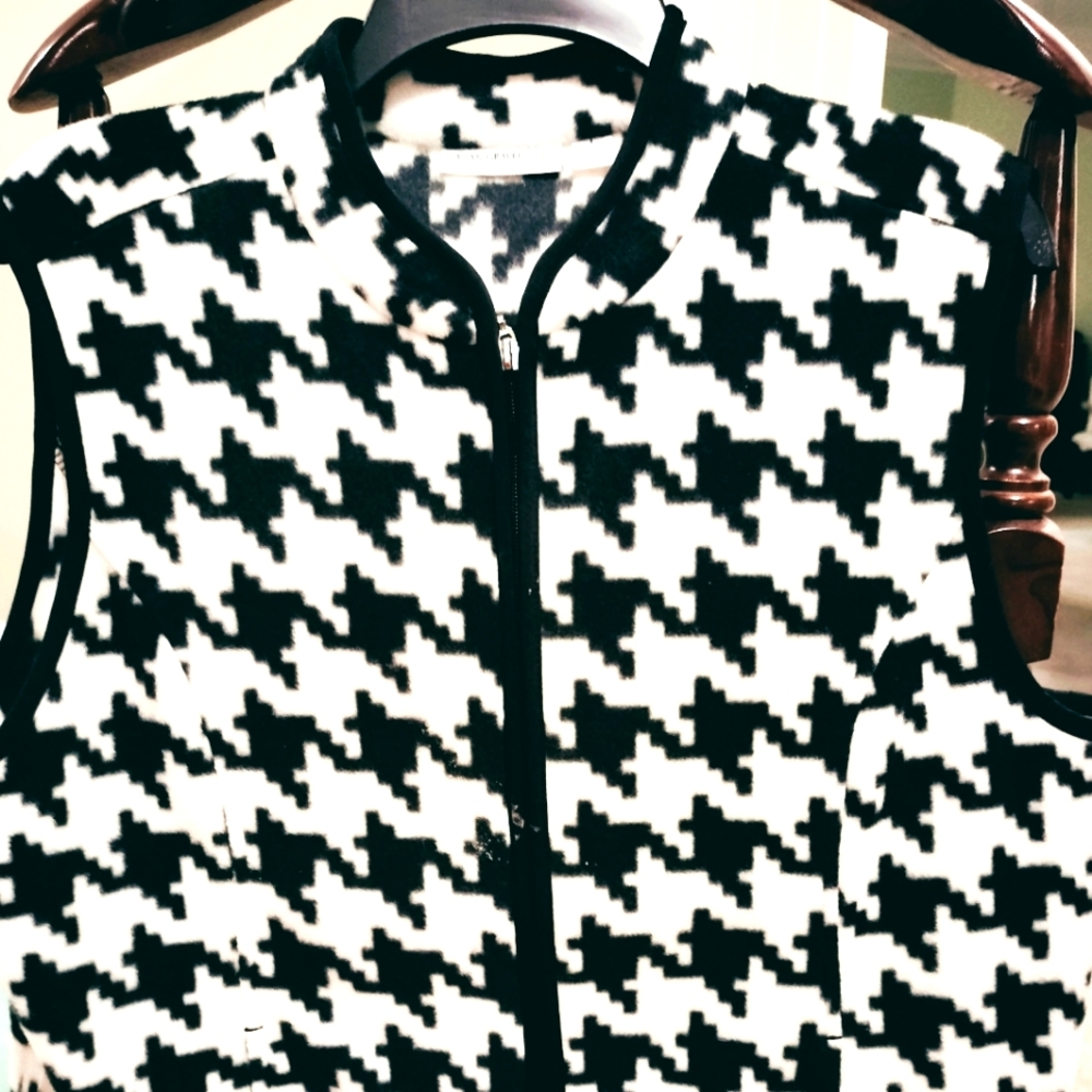 Susan Graver zipper vest. Houndstooth